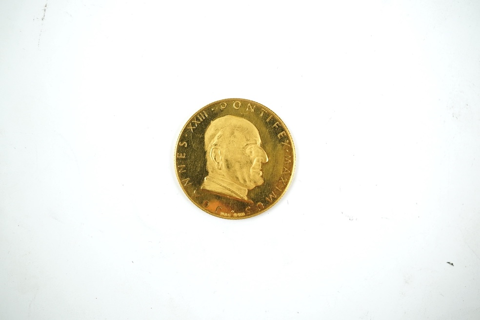 Papal Medals, Johannes XXIII 18ct gold commemorative medal, 14g.